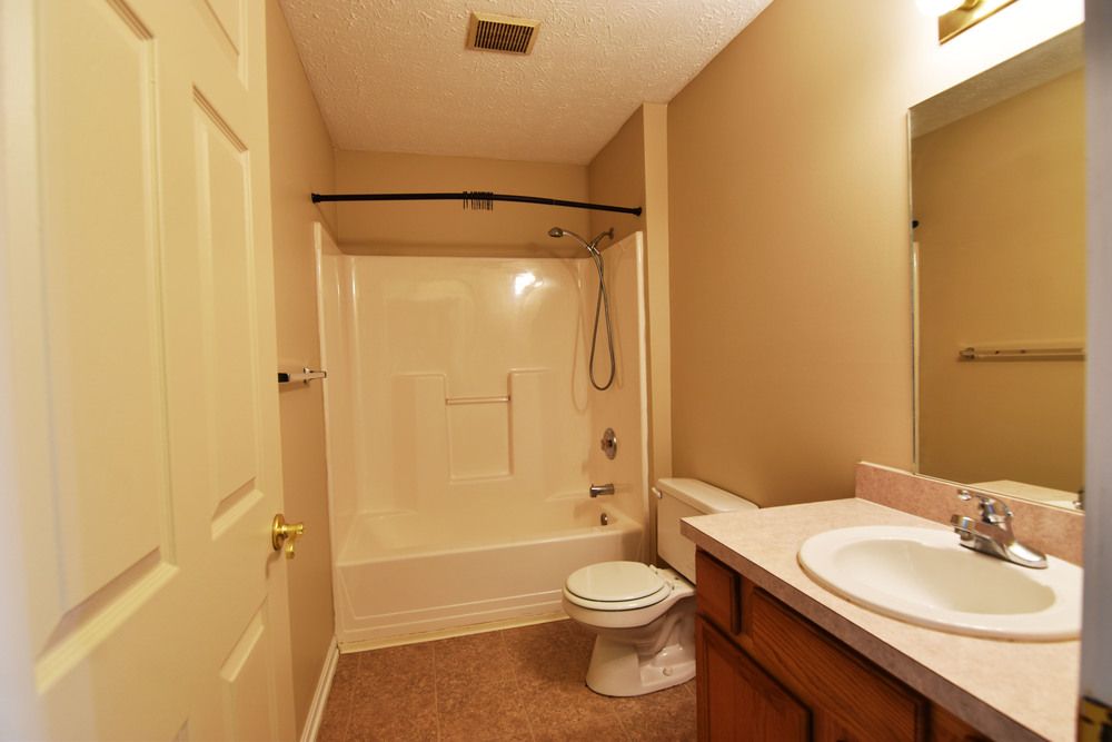 Tallmadge Pointe Apartments: 306 Northeast Ave, Tallmadge, OH 44278